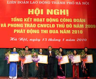 Công nhân viên chức lao động Thủ đô tích cực làm theo Bác